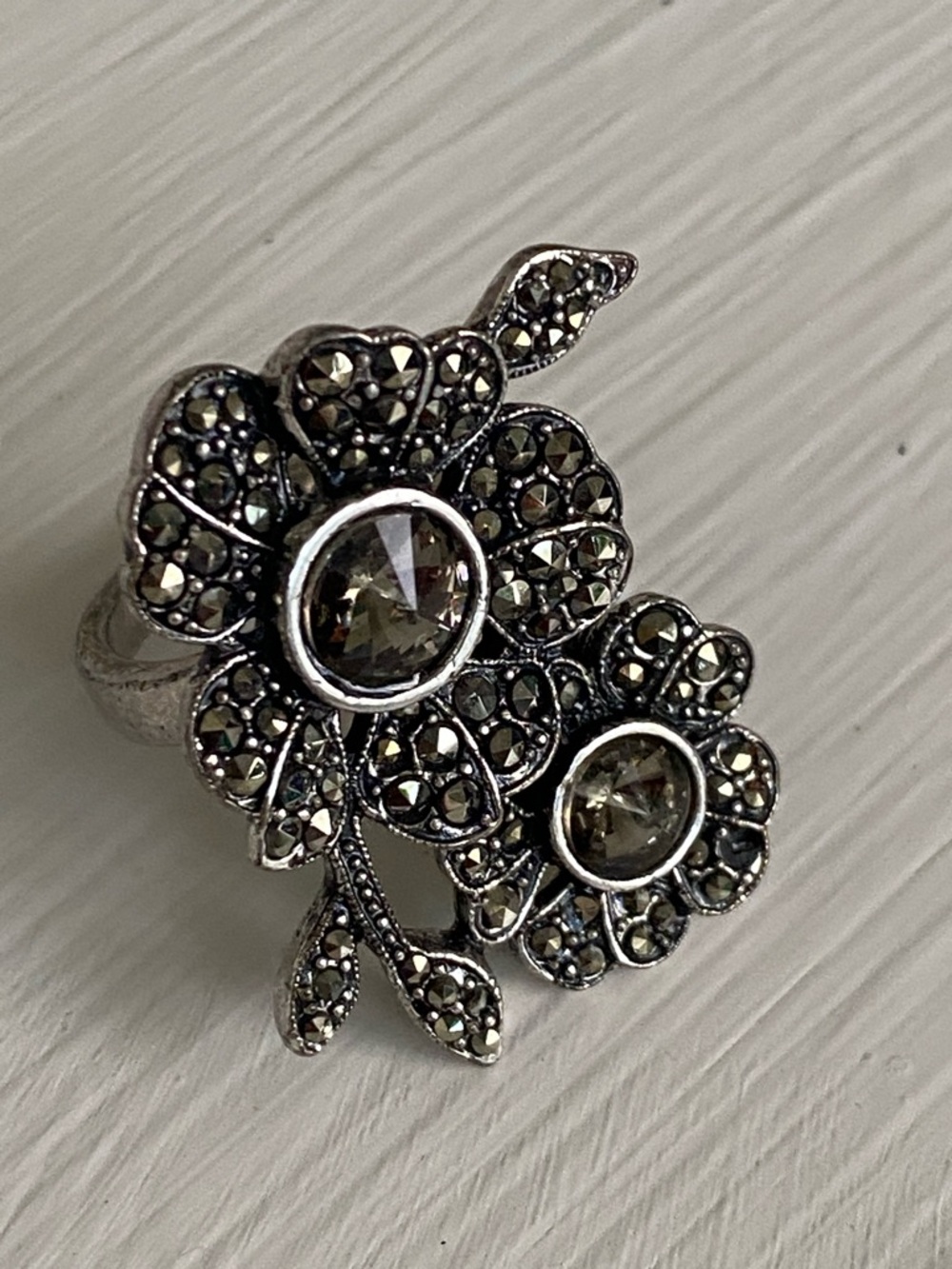 Fossil Black Flower Ring Marcasite Accents Shimmery Festival Concert Spring - Picture 14 of 16
